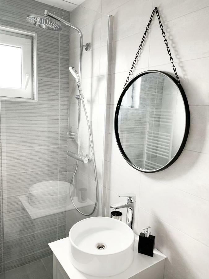 Mhc Quiet Deluxe Suite Near Downtown - Free Parking ブラショフ エクステリア 写真
